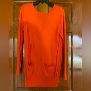 Jennifer Lopez size L tunic sweater in orange / red color.